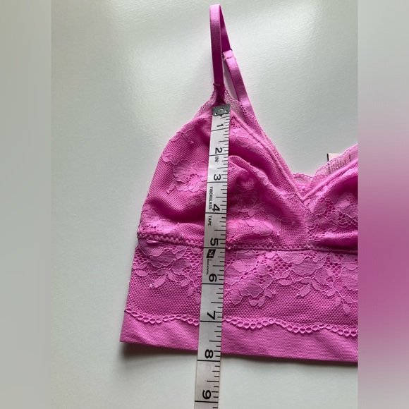 Victoria’s Secret lace sports bra lined and adjustable brand new - Picture 4 of 9